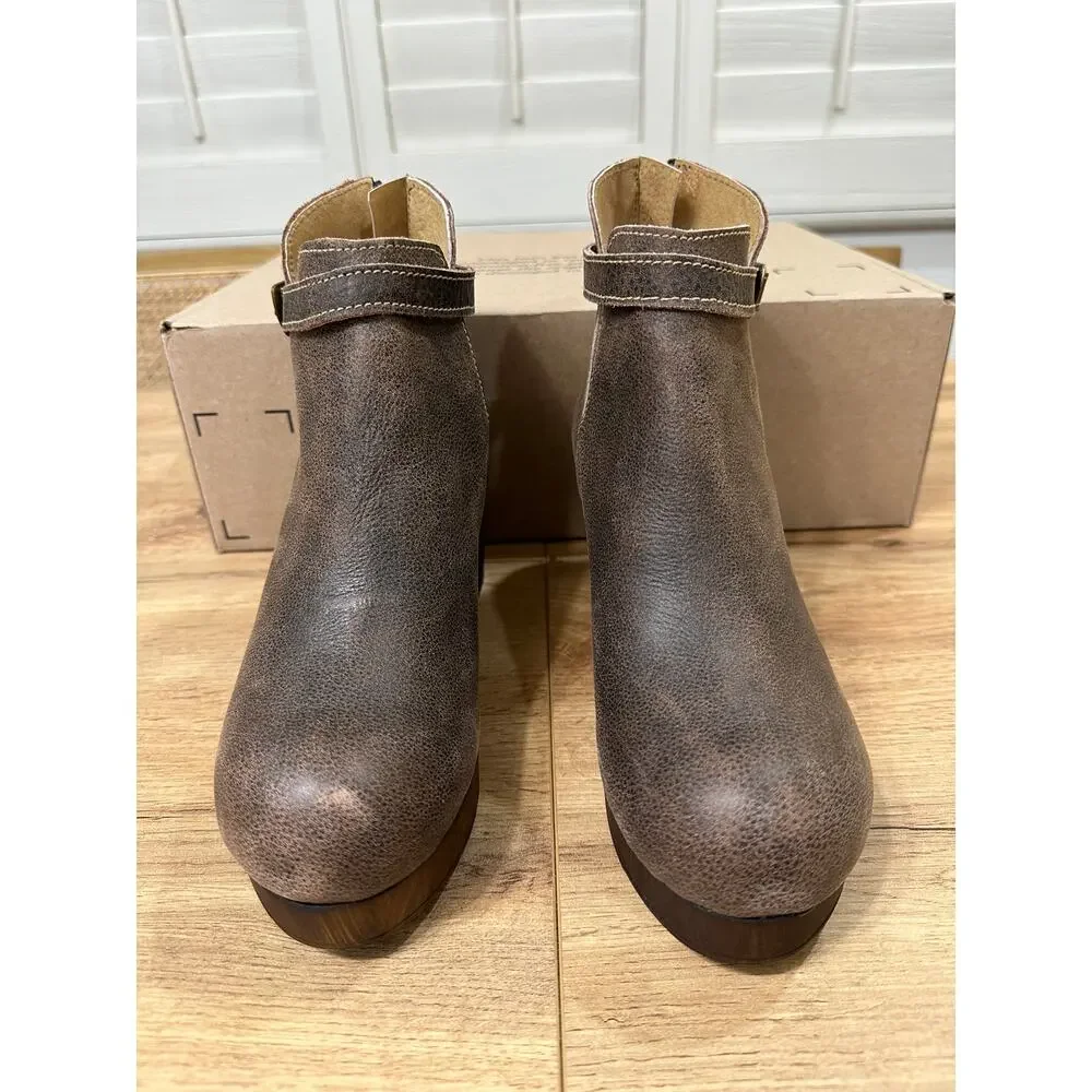Californians Jordyn Wedge Boots Dark Brown Leather Size 10 NWOB Versatile Comfy